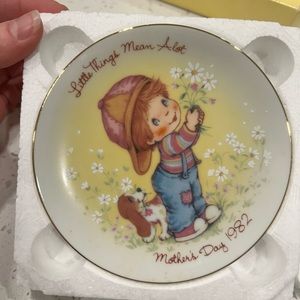 Avon Mother’s Day Plate 1982